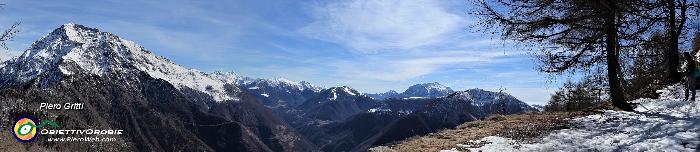 29 Dalla mulattiera per la vetta panorama ad est.jpg